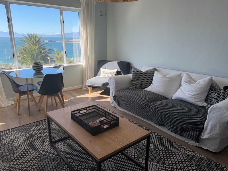 Charming fully furnished secure 2-bedroom apartment in Simons Town - Photo 1