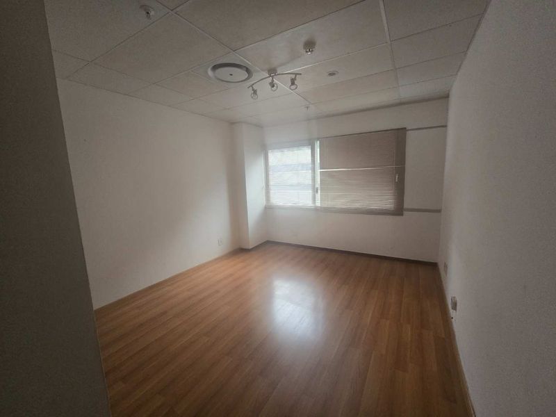 Charming One-Bedroom Apartment in the Heart of Marshalltown - Photo 3