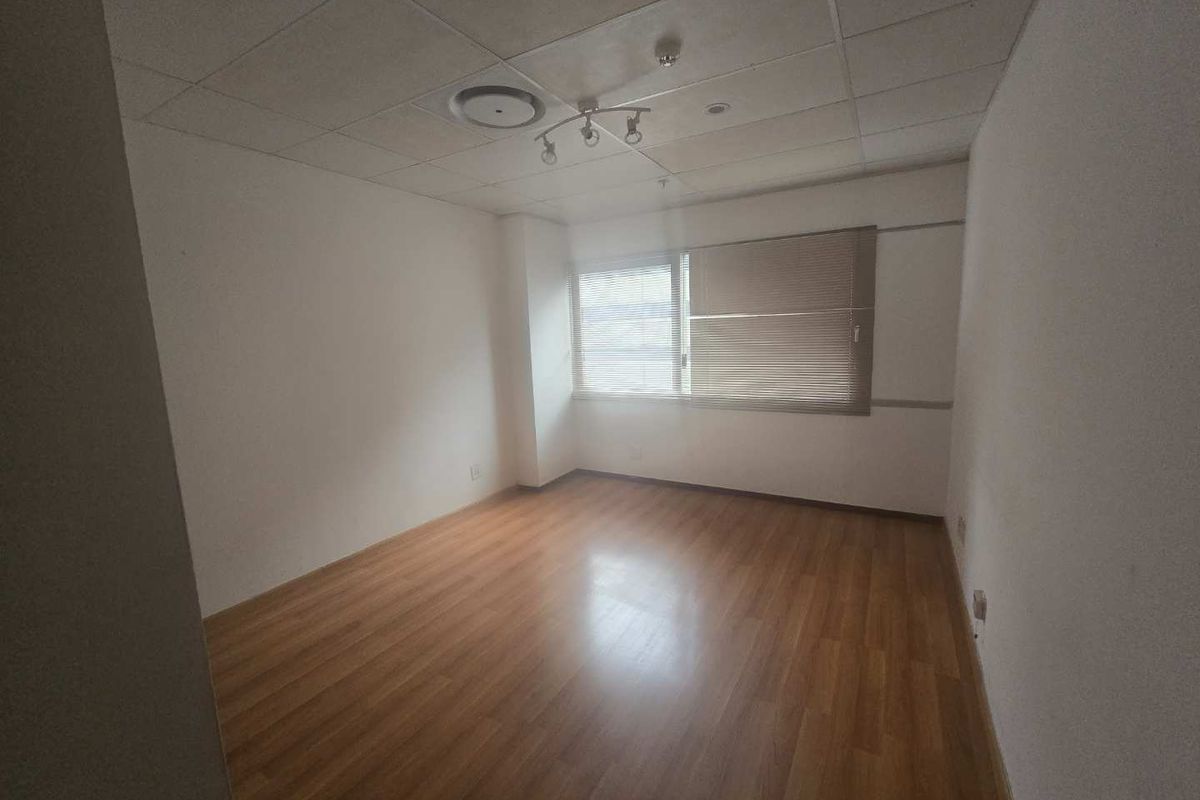 Charming One-Bedroom Apartment in the Heart of Marshalltown - Photo 3