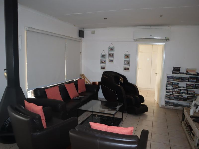 Not to be missed, 1 level Townhouse in popular complex for sale. - Photo 3