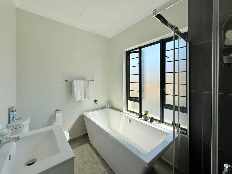 Modern 3-Bedroom Cluster Home - Photo 9