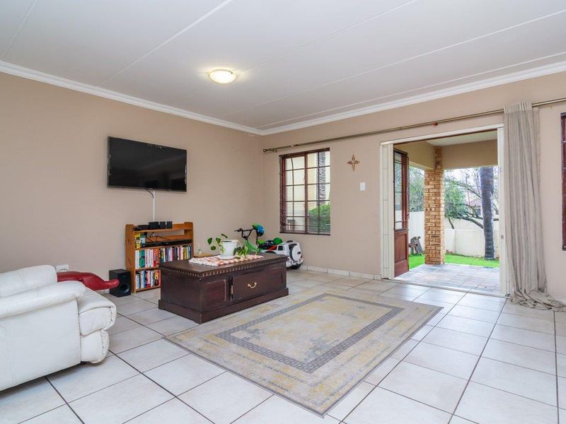 2-bedroom retreat with en-suites  and  study nook! - Photo 9