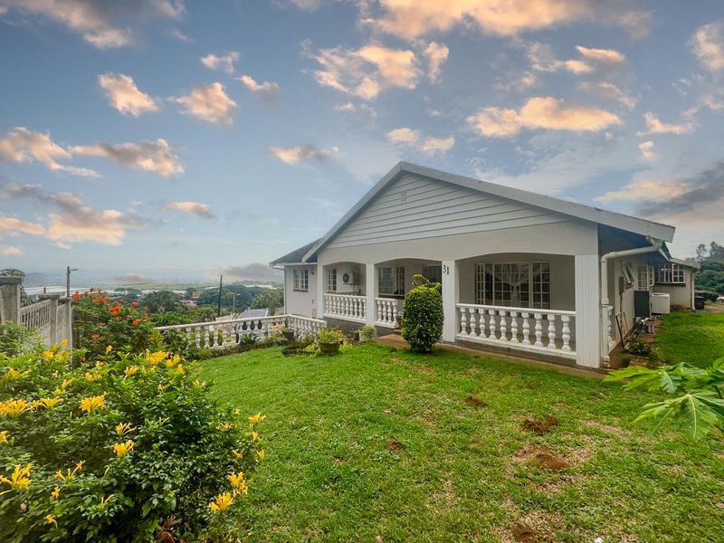 Massive home in sought after Glen Hills with magnificent inland views! - Photo 2