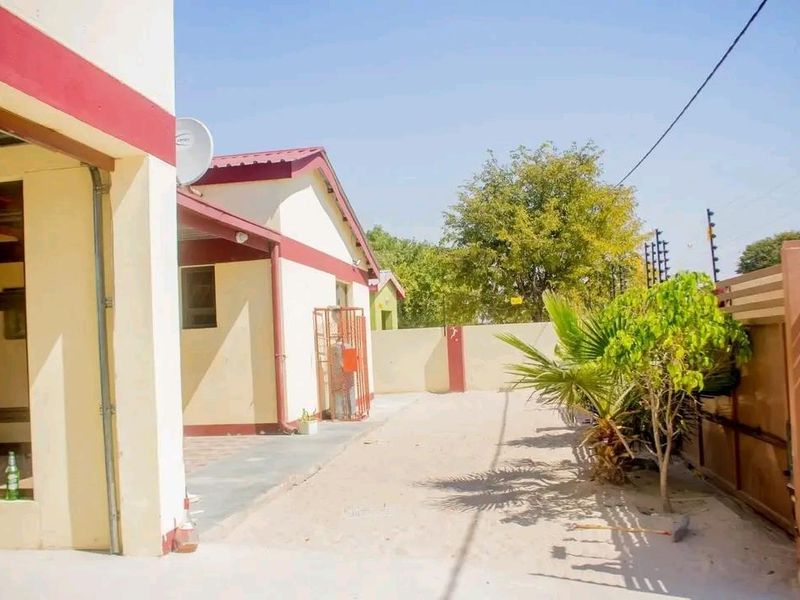 FOR SALE: Spacious 5-Bedroom Home in Shinime, Ondangwa Extension 2 — Now Selling Far Below Valuation!N$1 200 000.00 cost exclusive Call Penda on 081 2979971 - Photo 7