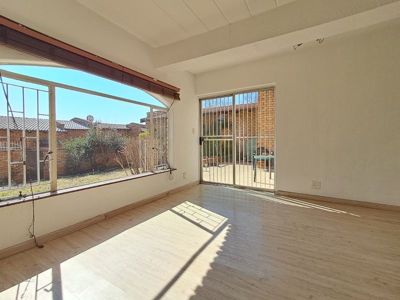1 Bed, 1.5 Bath Duplex Townhouse in Corlett Gardens - Photo 10