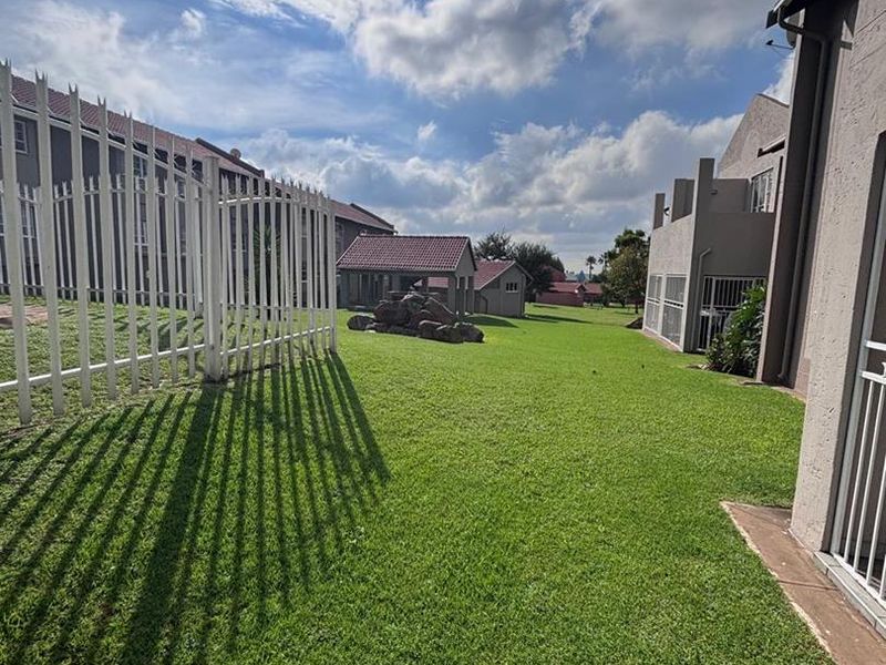 Charming Ground-Floor 2-Bedroom Unit with Patio & Pool Access – Secure - Photo 8