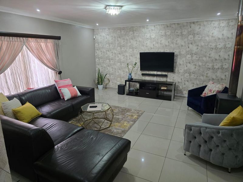 3 Bedroom Townhouse in Glen Marais - Photo 9