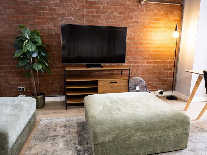 Step into a stylish urban retreat inspired by an upmarket New York loft - Photo 3