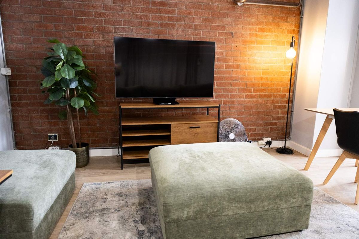 Step into a stylish urban retreat inspired by an upmarket New York loft - Photo 3