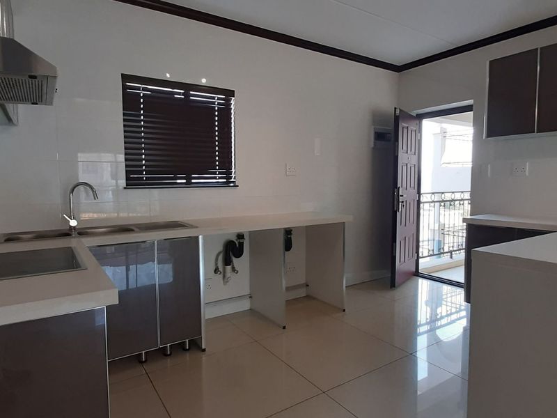 Modern, Secure Living in Cedar Acres – Stylish 3-Bedroom Rental Opportunity - Photo 3