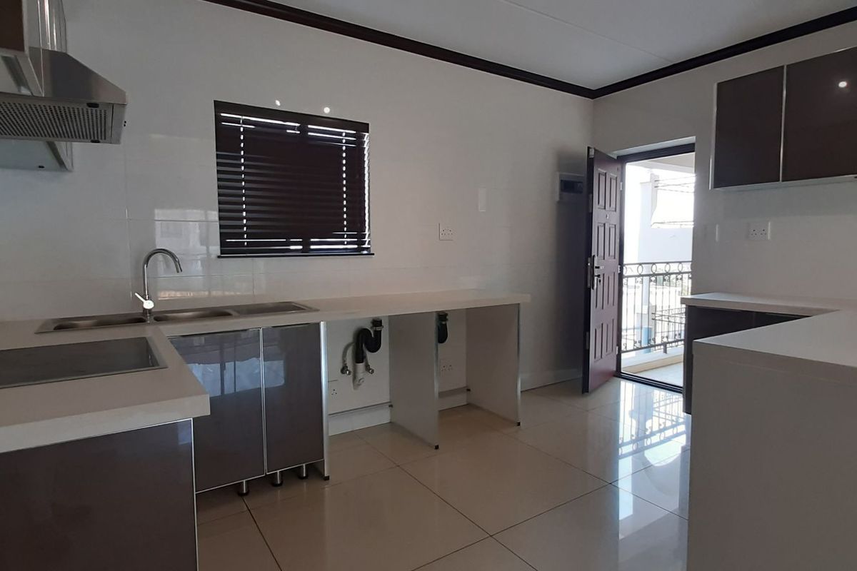 Modern, Secure Living in Cedar Acres – Stylish 3-Bedroom Rental Opportunity - Photo 3