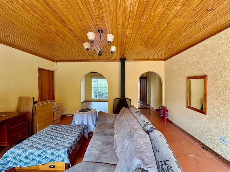 Well-located, well-kept family home with flat. - Photo 4