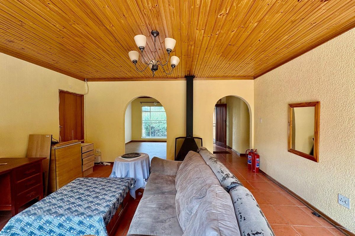 Well-located, well-kept family home with flat. - Photo 4