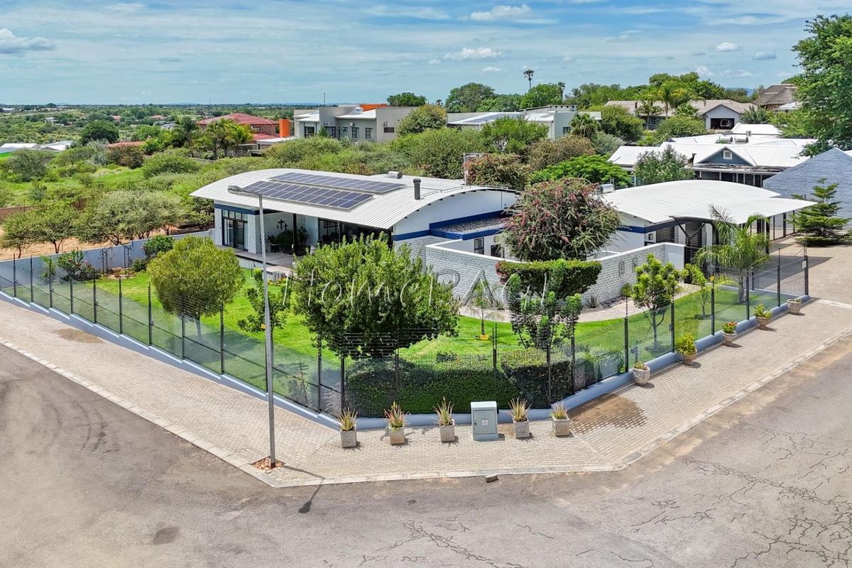 Outjo:  A BEAUTIFUL, ECLECTIC WAREHOUSE-STYLE HOME IS FOR SALE - Photo 2