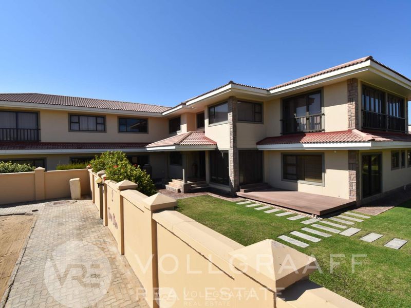 Exquisite coastal family home with heated indoor pool and lush garden – Vogelstrand, Swakopmund - Photo 1