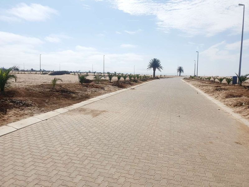 Situated in the Henties Bay Golf Estate, 50 meters from the 8th tee off. - Photo 3