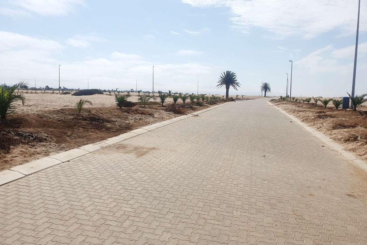 Situated in the Henties Bay Golf Estate, 50 meters from the 8th tee off. - Photo 3