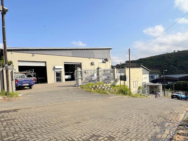 FACTORY / WAREHOUSE FOR SALE - Photo 1