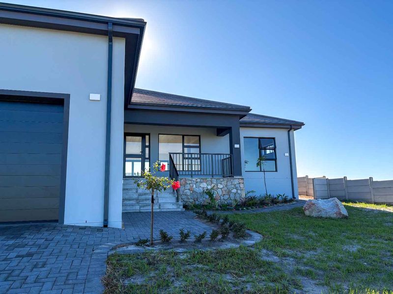 Brand new family home - Plattebosch Kloof. - Photo 3