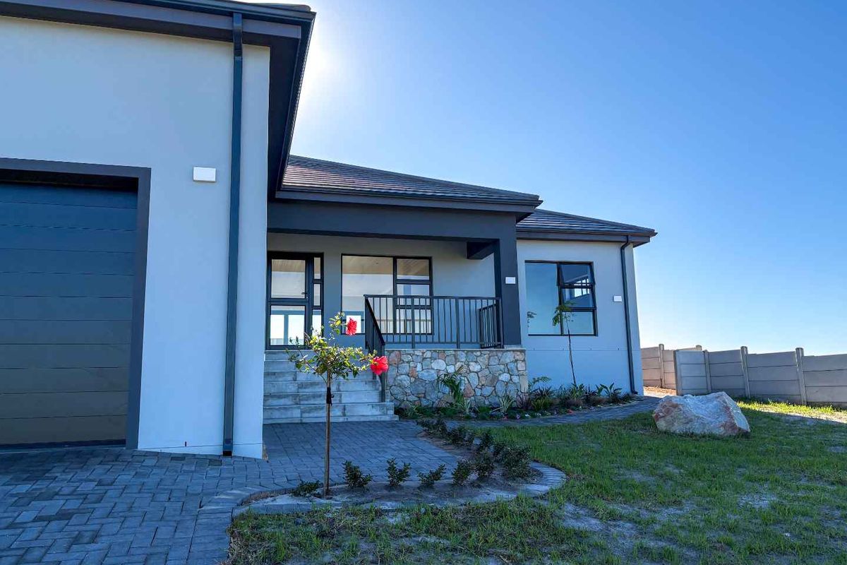 Brand new family home - Plattebosch Kloof. - Photo 3