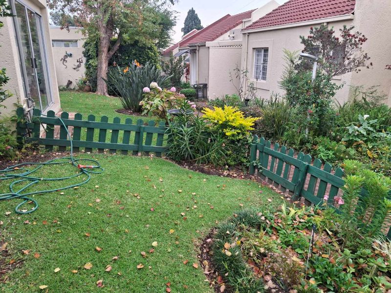 A BEAUTIFUL TWO BEDROOM SIMPLEX - Photo 2