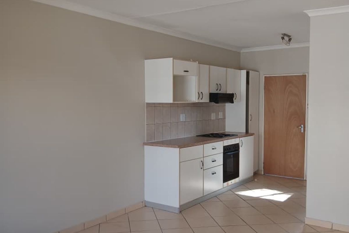 Situated close to shops, schools, offices and Unam - Photo 3