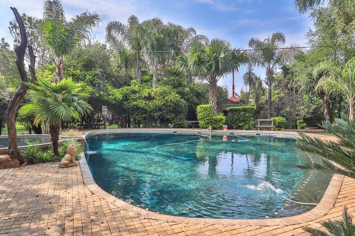 Own a Slice of Bushveld Paradise: Game, Farm, Resort & More! - Photo 4