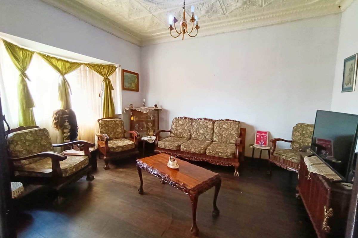 Neat 3-Bedroom Home with Income-Generating Cottage - Photo 5