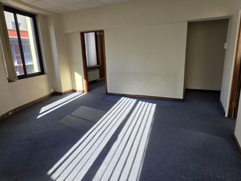 151m2 of Office Space TO LET - Photo 6