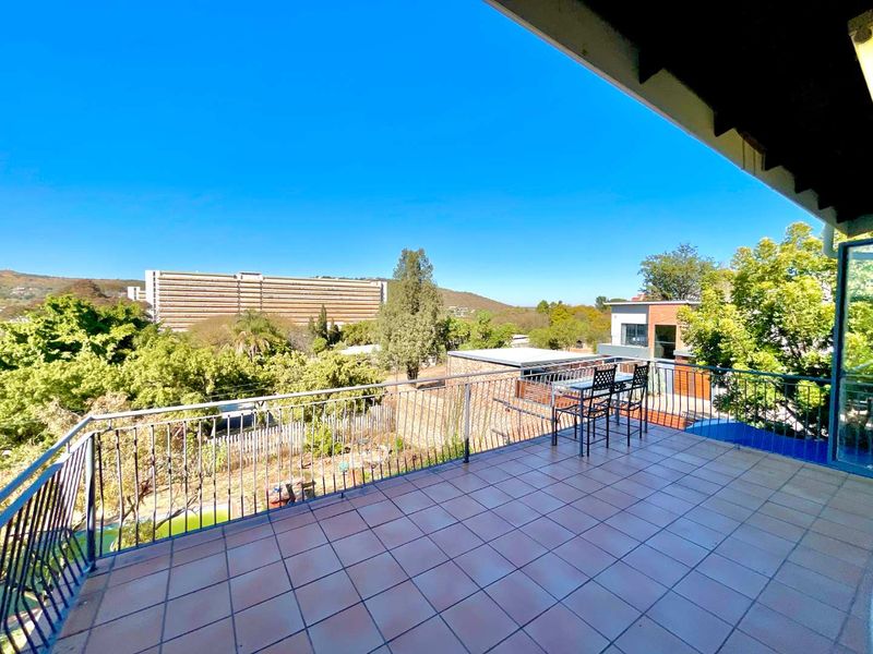 **7-Bedroom, 3-Level Home: Perfect for Dual Family Living or Commune Potential** - Photo 8