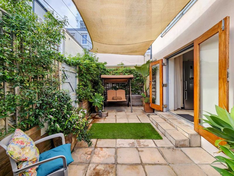 Upper Sea Point home on the border of Fresnaye - Photo 3