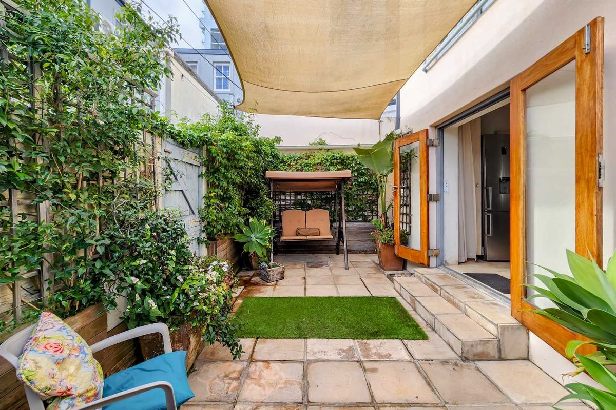 Upper Sea Point home on the border of Fresnaye - Photo 3