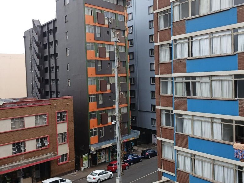 Secure 1-Bedroom Apartment in Vibrant Durban Central Complex - Photo 9
