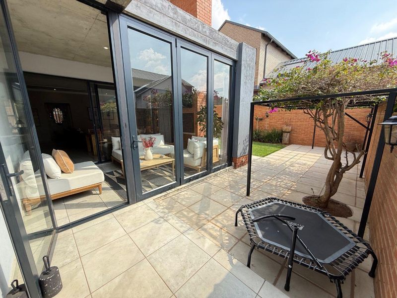 Impressive Double-Storey Residence with Study & Solar Power in Six Fountains Estate - Photo 6