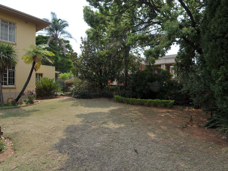 Charming 3-Bedroom Family Home with Pool & Flatlet in Colbyn - Photo 4