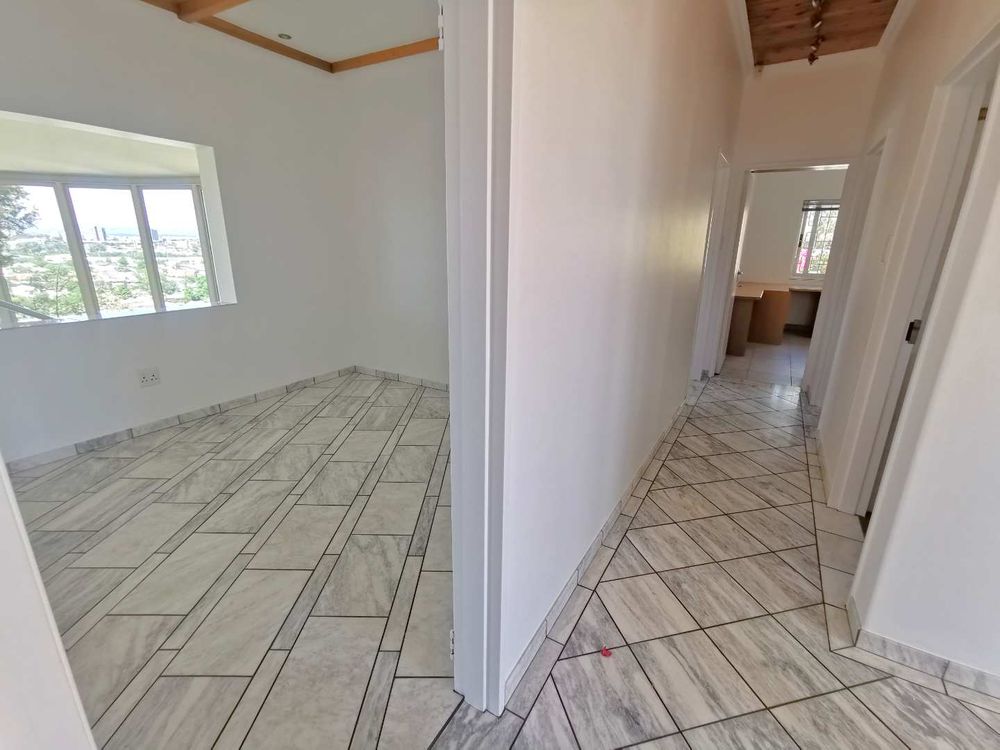 1ST FLOOR - PASSAGE WITH 2 BEDROOMS 