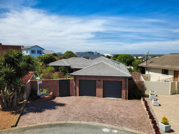 Property #2443322, House For Sale in Still Bay West