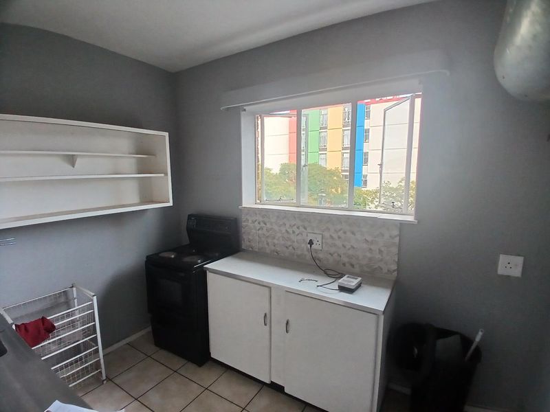 Room to rent in Arcadia - Photo 2