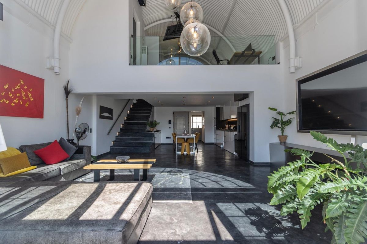 Stunning luxury penthouse to rent in the heart of the CBD - Photo 2