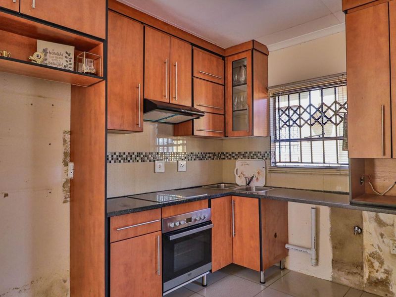 Neat 3 Bedroom townhouse for sale in Heatherview Gardens - Photo 6
