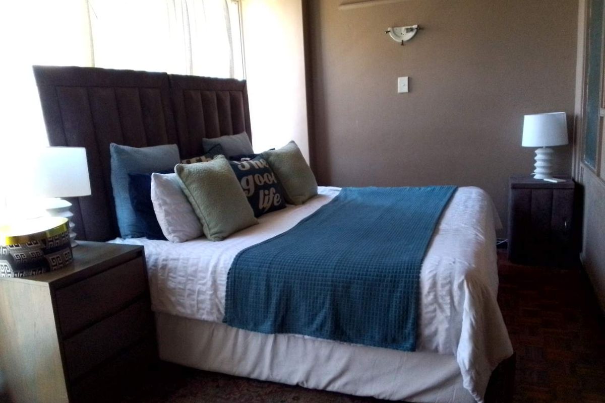 Bachelor Apartment In Durban Central - Photo 2