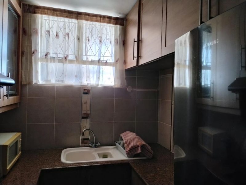 Neatly furnished one-bedroom apartment. - Photo 6