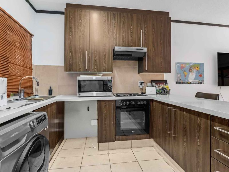 IDEAL LOCK-UP AND GO GROUND FLOOR UNIT IN SOUGHT AFTER TINZA LIFESTYLE ESTATE - Photo 4