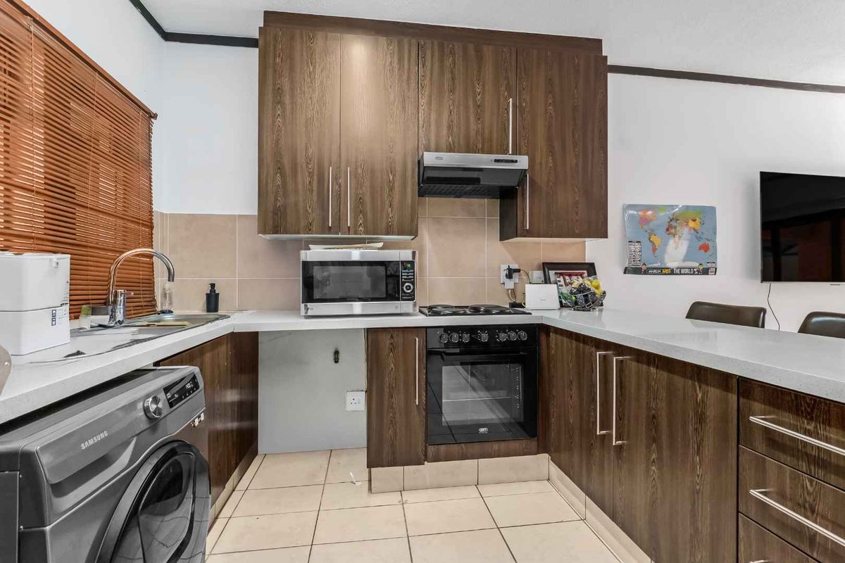 IDEAL LOCK-UP AND GO GROUND FLOOR UNIT IN SOUGHT AFTER TINZA LIFESTYLE ESTATE - Photo 4