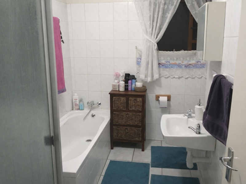 Secure & Stylish Townhouse Living in Langenhovenpark - Photo 7