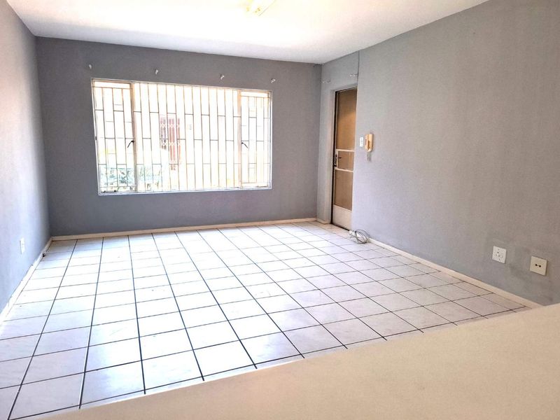 SPACIOUS GROUND FLOOR UNIT CLOSE TO ALL AMENITIES - Photo 5
