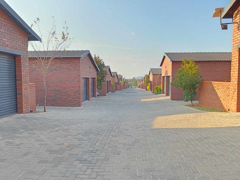 Modern 3 bedroom townhouse for sale in Amandasig - Photo 1
