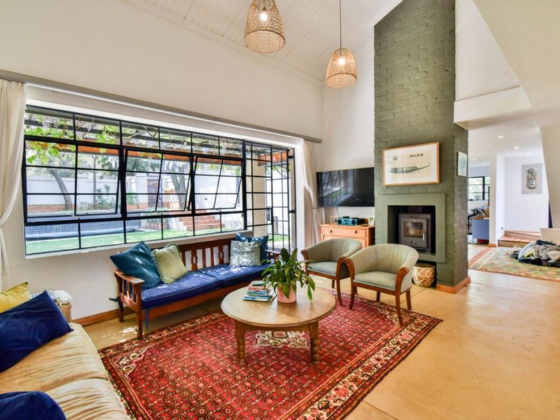 SUPERB AND MUCH LOVED HOME IN OLD FAERIE GLEN - Photo 4