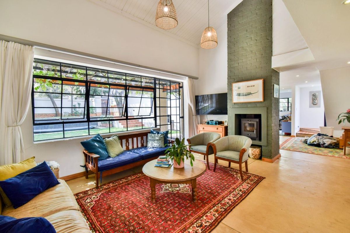 SUPERB AND MUCH LOVED HOME IN OLD FAERIE GLEN - Photo 4