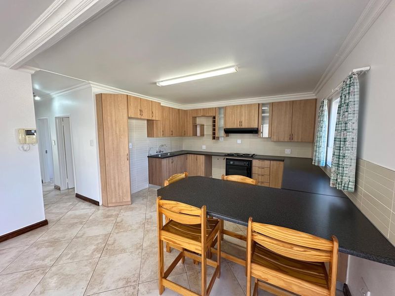 3 Bedroom House TO LET in Cimbebasia - Photo 2